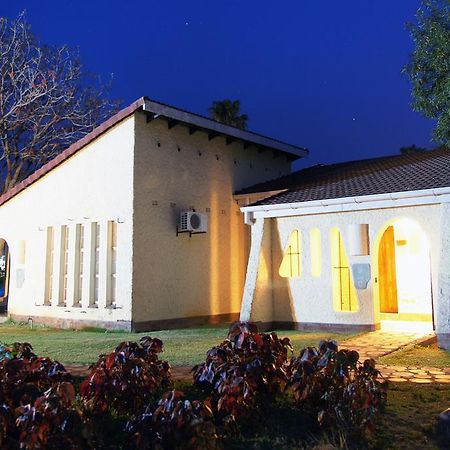 Kadoma Hotel & Conference Centre Buitenkant foto