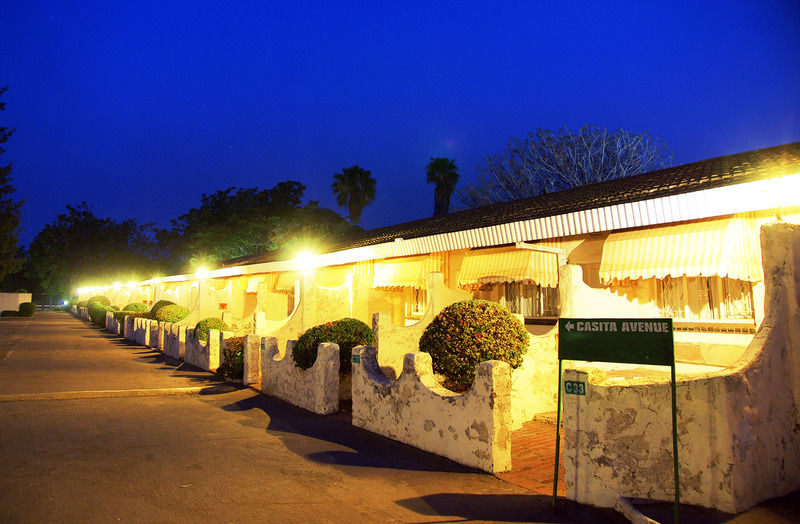Kadoma Hotel & Conference Centre Buitenkant foto