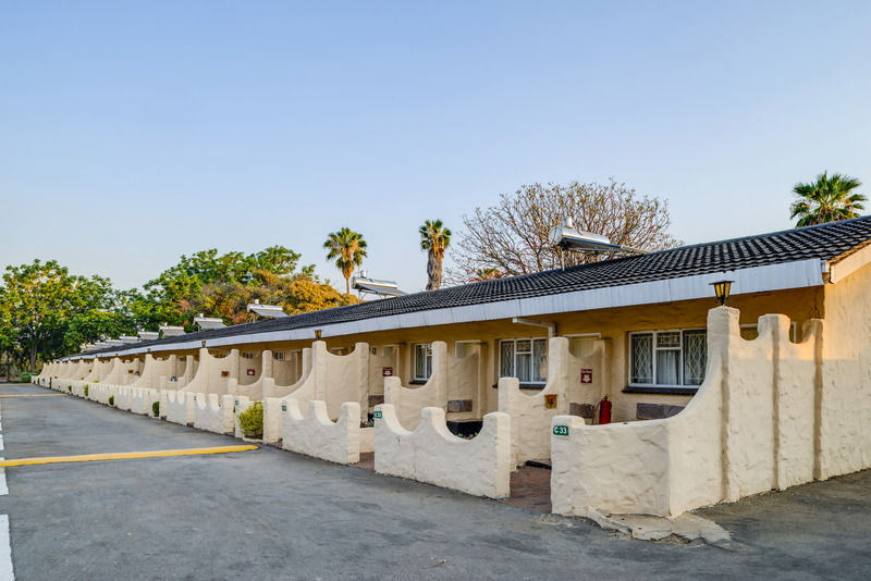 Kadoma Hotel & Conference Centre Buitenkant foto