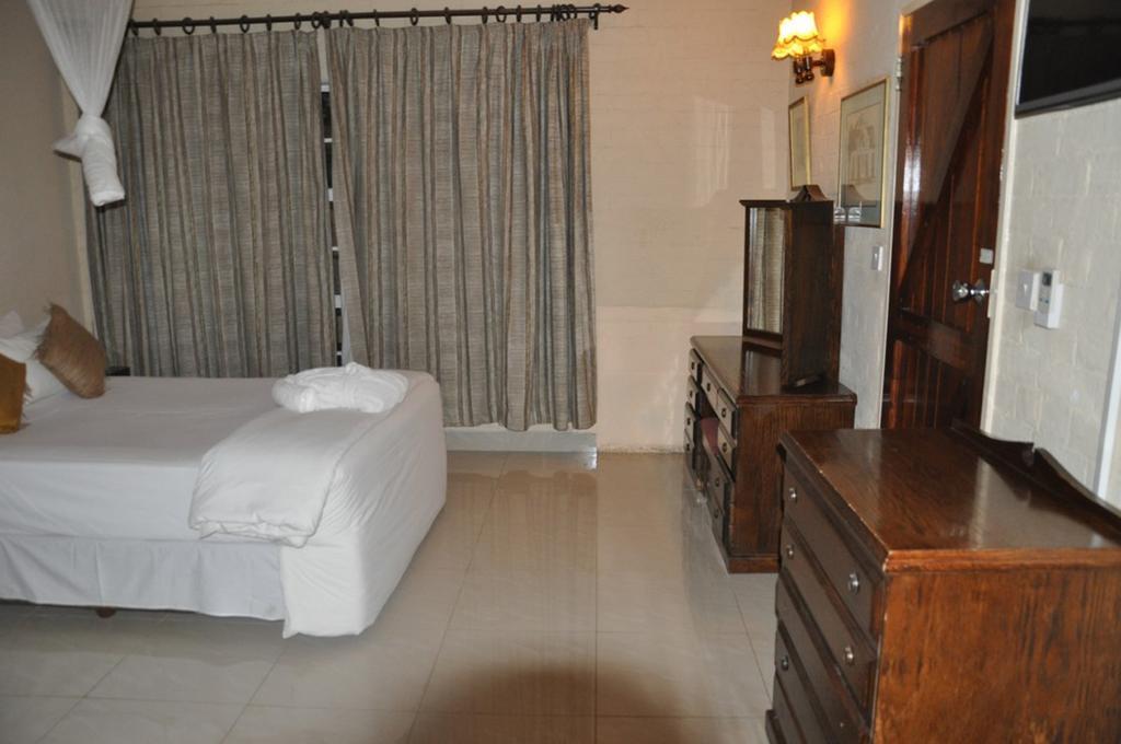 Kadoma Hotel & Conference Centre Buitenkant foto