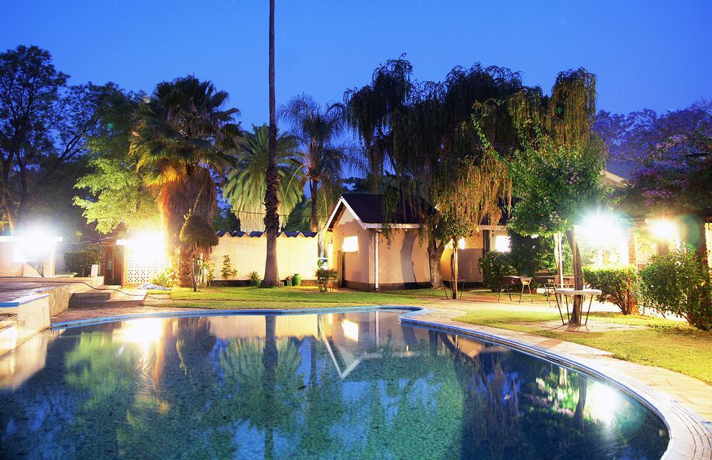 Kadoma Hotel & Conference Centre Buitenkant foto