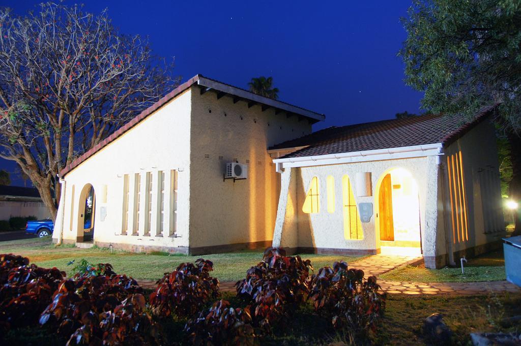 Kadoma Hotel & Conference Centre Buitenkant foto