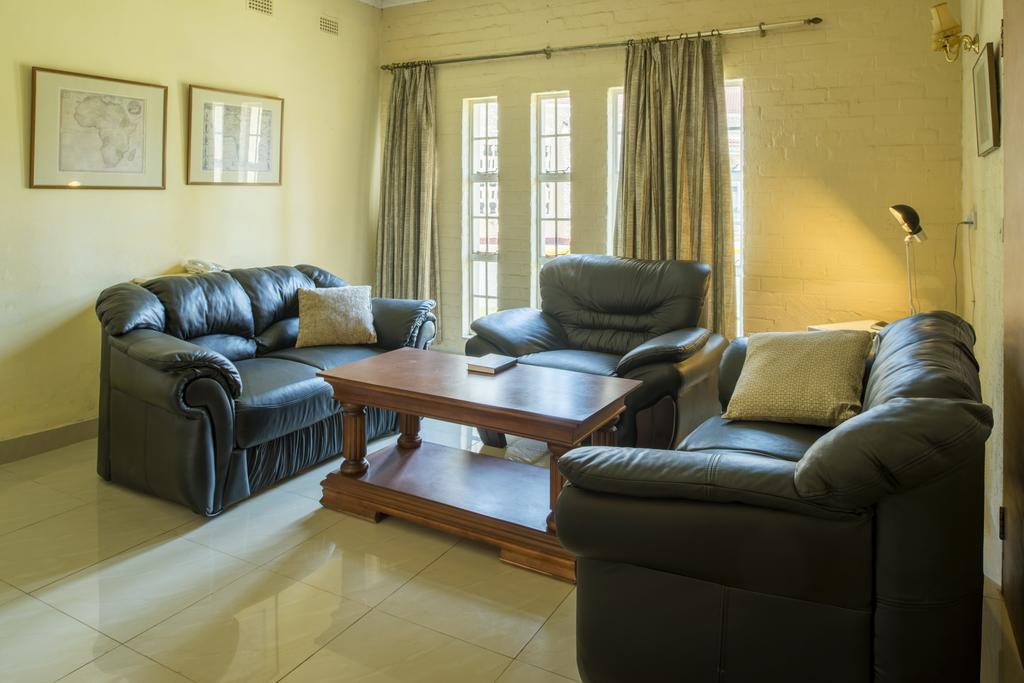 Kadoma Hotel & Conference Centre Buitenkant foto