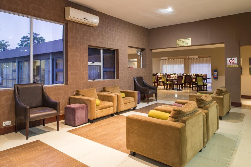Kadoma Hotel & Conference Centre Buitenkant foto