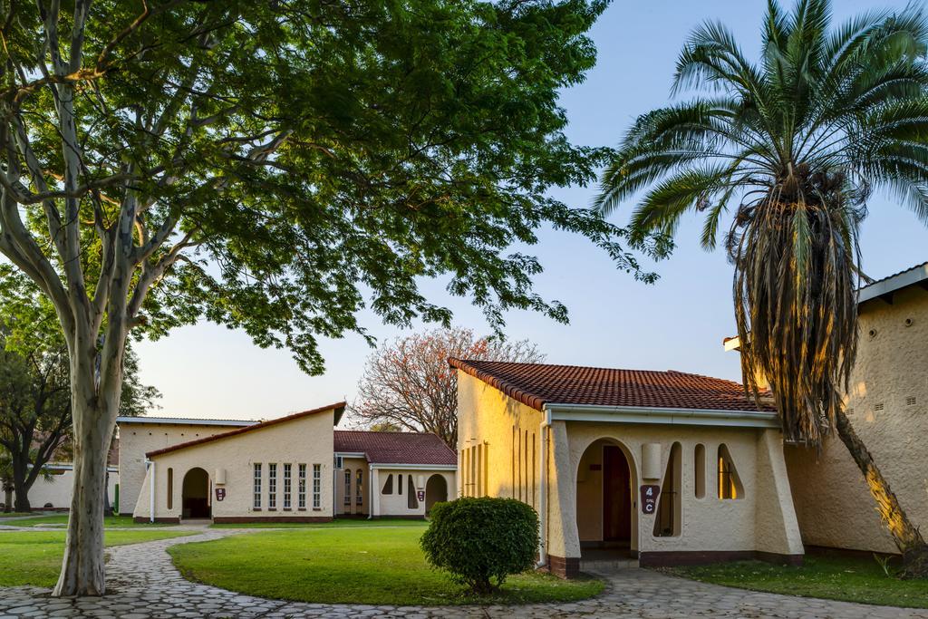 Kadoma Hotel & Conference Centre Buitenkant foto